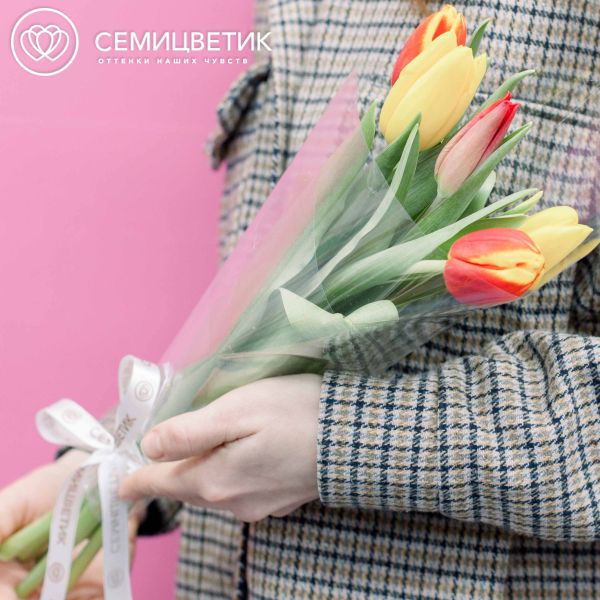 Букет из 5 тюльпанов микс в пленке
