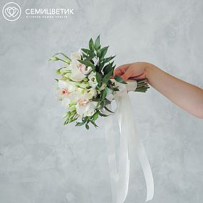 Свадебный букет из орхидеи, лизиантуса и белых роз