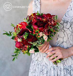 Свадебный букет из кустовой розы, антирринума и пионов
