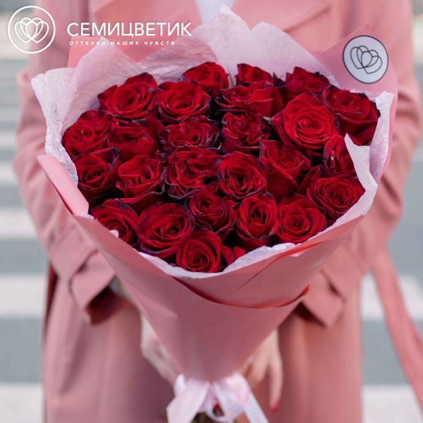 Букет из 25 красных с темной каймой роз Магия 60 см (Россия)