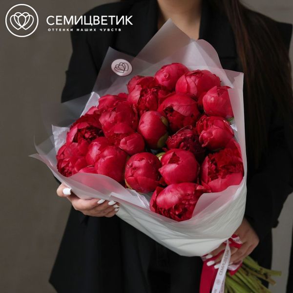 Букет из 25 ярко-розовых пионов Command Performance Premium