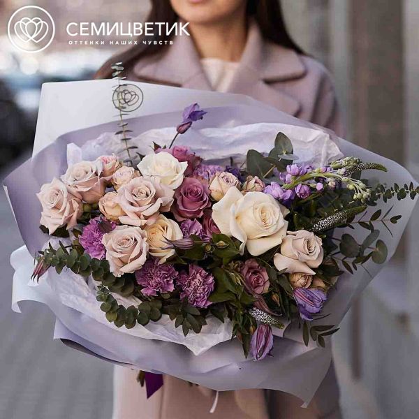 Сиреневый букет с махровой маттиолой и диантусом "M" в упаковке