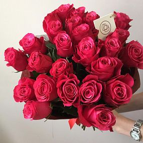 Букет из 25 алых роз Cherry O 50 см (Эквадор)
