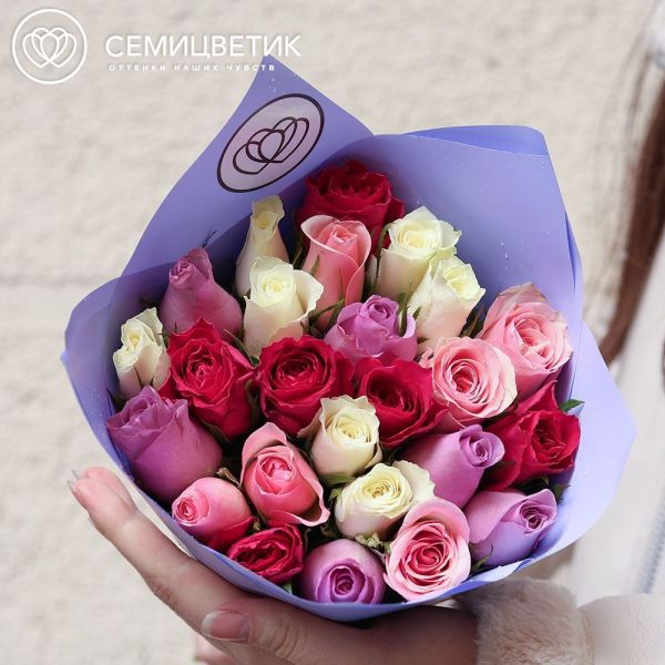 Букет из 25 роз 35 см микс (Кения) в сиреневой пленке