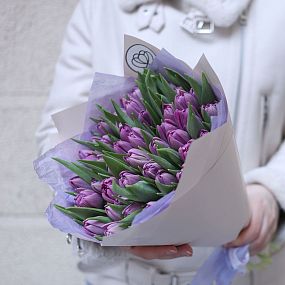 Букет из 51 сиреневого пионовидного тюльпана