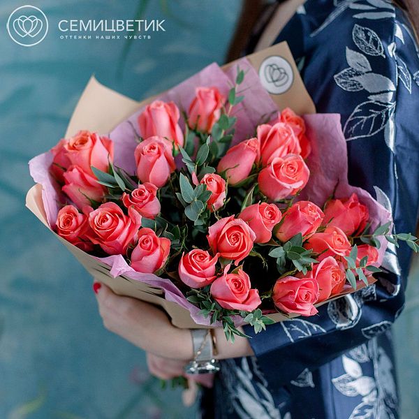 25 розовых роз (Кения) Premium 40 см с эвкалиптом