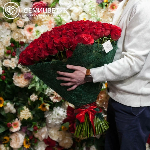Букет из 151 красной розы Freedom 60 см (Эквадор) в упаковке