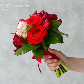 Свадебный букет из пионов, роз и тюльпанов