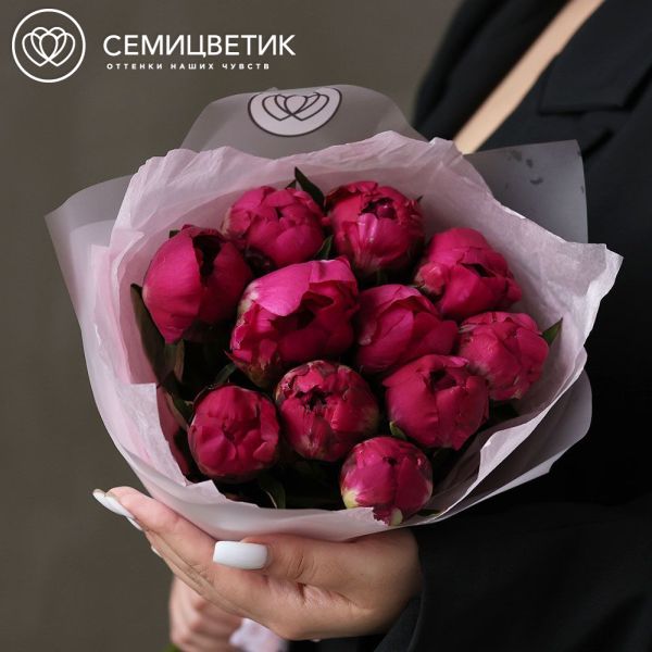 Букет из 11 ярко-розовых пионов Red Sarah Bernhardt Premium