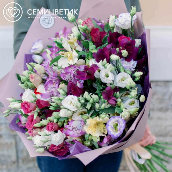 Букет из 15 лизиантусов и 10 альстромерий микс в сиреневой пленке
