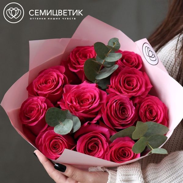 Букет из 11 ярко-розовых роз Pink Floyd 50 см (Эквадор) с эвкалиптом в розовой пленке