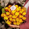 25 желтых с красной каймой роз (Кения) 40 см Premium