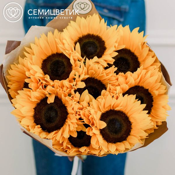 Букет из 9 подсолнухов