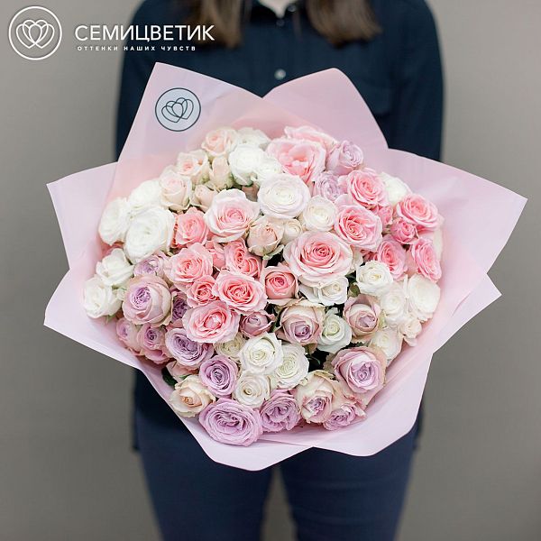 25 кустовых роз 40 см микс в нежных тонах (Эквадор) в дизайнерской упаковке ZL
