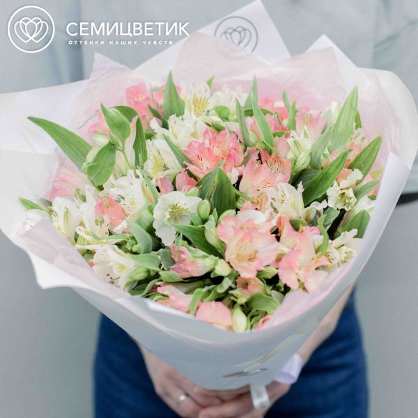Букет из 23 альстромерий в белых и розовых тонах