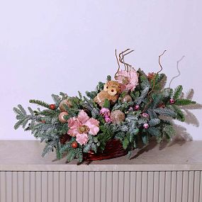 Большая новогодняя композиция из нобилиса с совой