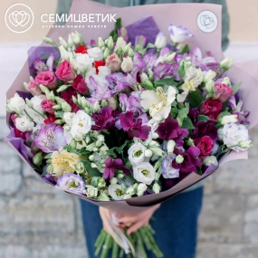 Букет из 15 лизиантусов и 10 альстромерий микс в сиреневой пленке