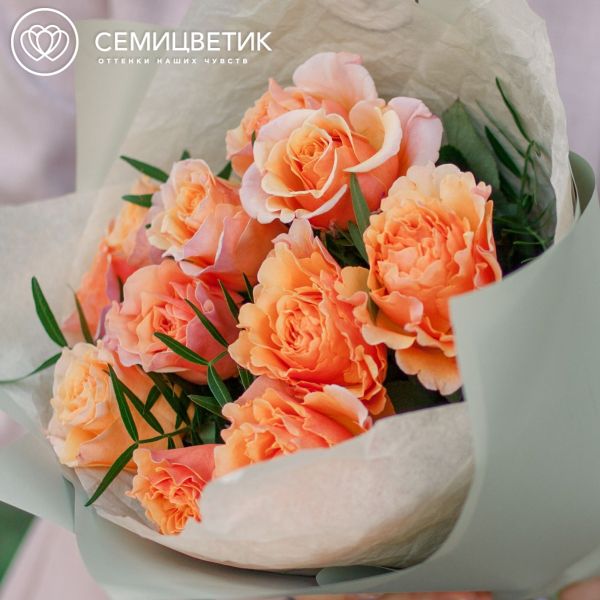 Букет из 11 персиковых пионовидных роз Mayra's Peach 40 см с фисташкой