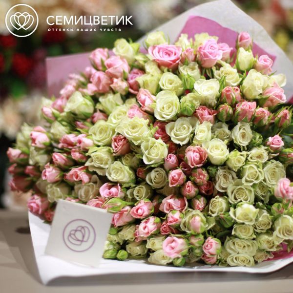 Букет из 101 бело-кремовой кустовой розы 40 см (Кения) 