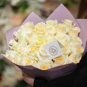 Букет из 25 кремовых роз Creme de la Creme 50 см (Эквадор)