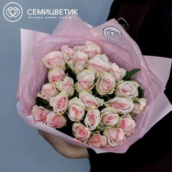 Букет из 25 нежно-розовых роз 40 см (Кения) в розовой пленке