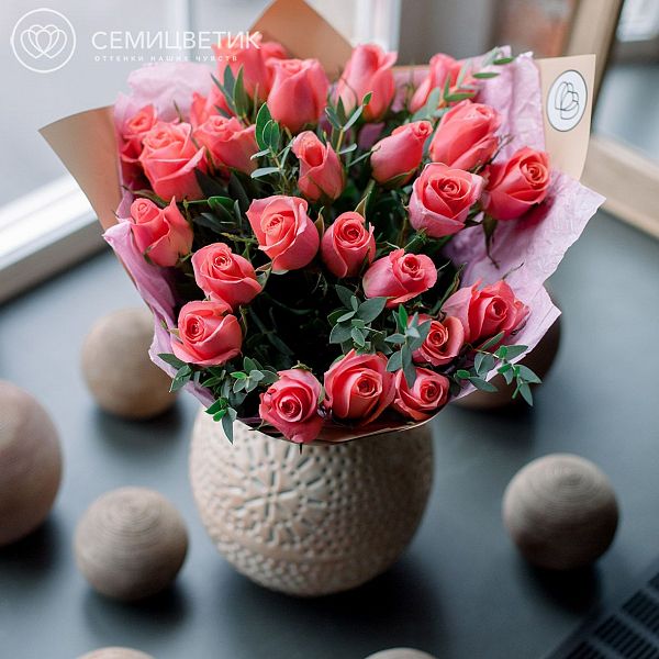 25 розовых роз (Кения) Premium 40 см с эвкалиптом
