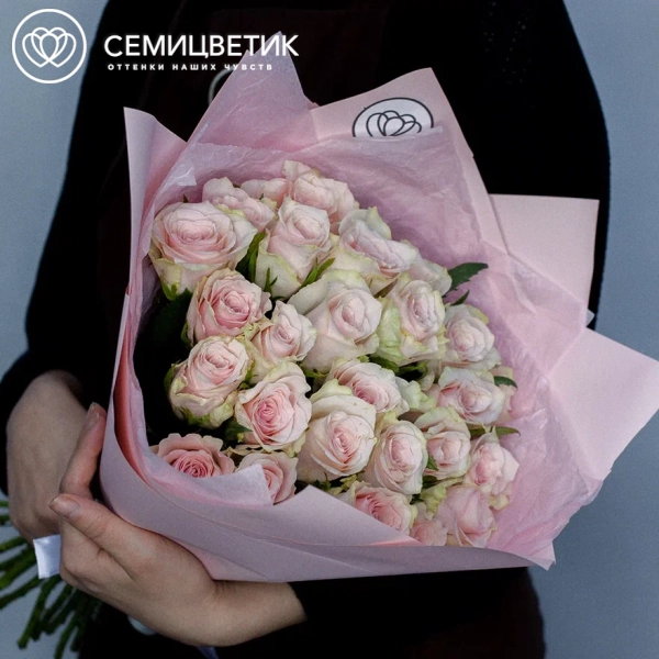 Букет из 25 нежно-розовых роз 40 см (Кения) в розовой пленке