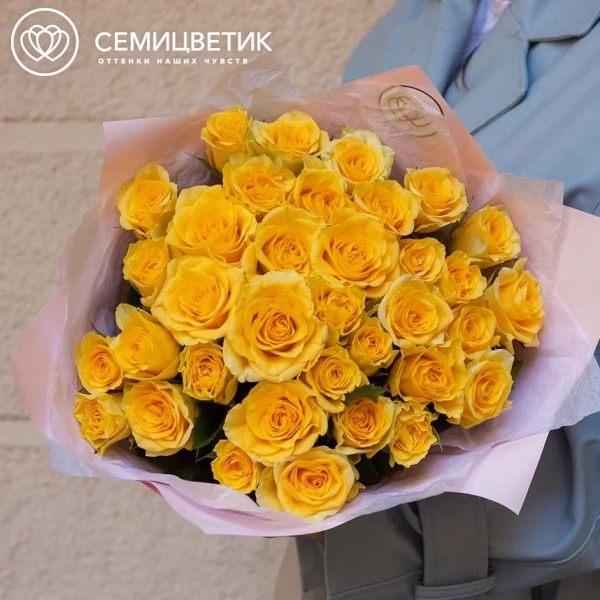 Букет из 35 желтых роз 35-40 см (Россия) в розовой пленке