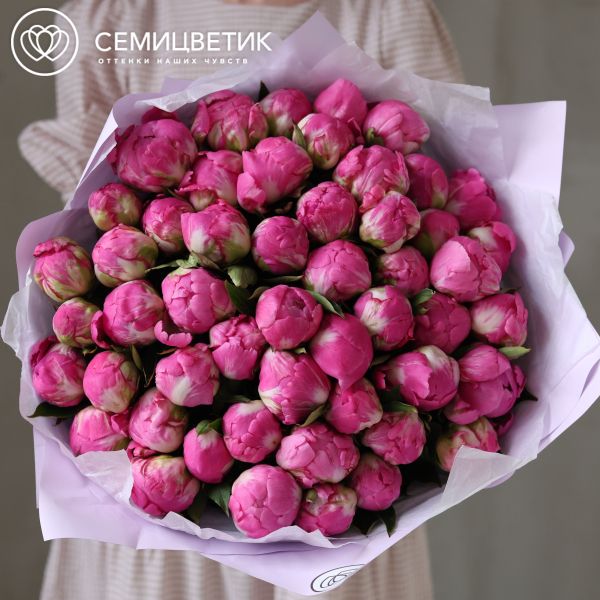 Букет из 51 ярко-розового пиона Flemming Premium