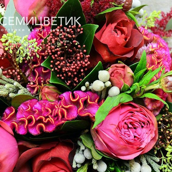 Свадебный букет из пионовидных роз, целозии и астильбы