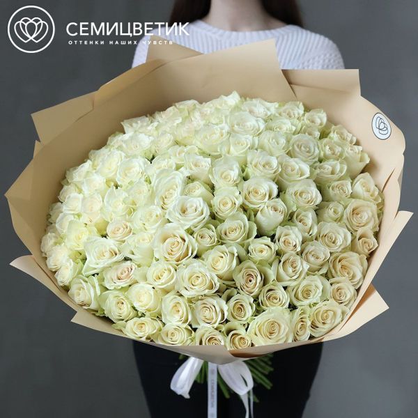 Букет из 101 белой розы Athena 70 см (Кения) в кремовой упаковке