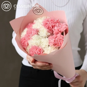 Букет из 15 белых и розовых гвоздик