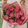11 розовых пионовидных роз Talisman c фисташкой