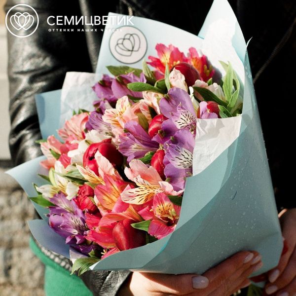 Букет из 9 бордовых пионов и 12 альстромерий микс