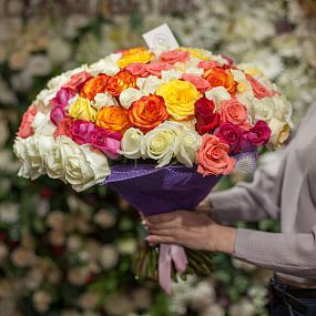 Букет из 101 розы 50 см микс в ярких тонах (Эквадор)