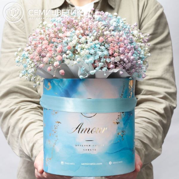 Букет в голубой шляпной коробке Amour Mini из 9 гипсофил микс