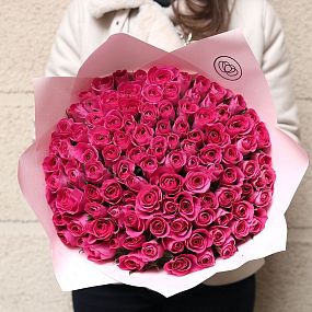 Букет из 101 розовой розы 40 см (Кения) в розовой упаковке