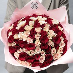 Букет из 101 красной и нежно-розовой розы 30 см (Кения)