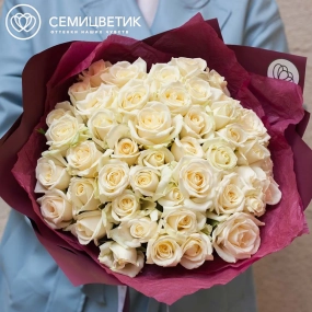 Букет из 45 белых роз 35-40 см (Россия) в бордовой пленке