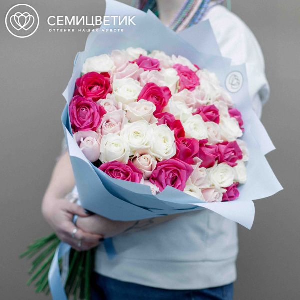 Букет из 51 белой, малиновой и нежно-розовой розы 70 см (Россия)