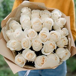 Букет из 25 белых роз Vendela 50 см (Эквадор)