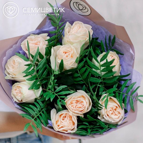Букет из 9 кремовых пионовидных роз Wedding Rose 40 см c фисташкой