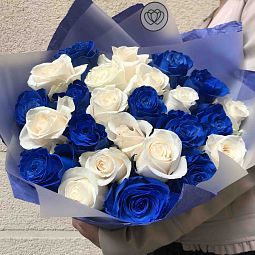 Букет из 25 синих и белых роз Vendela 50 см (Эквадор)