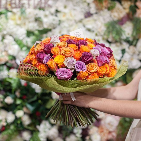 101 роза микс в ярких тонах (Кения) 40 см Premium