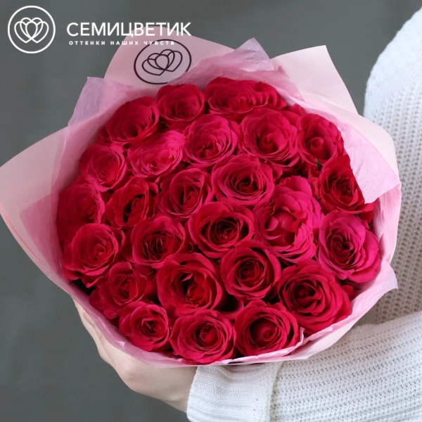Букет из 25 малиновых роз 40 см (Кения) в розовой пленке