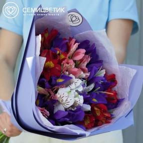 Букет из 9 ирисов и 6 альстромерий микс в сиреневой пленке