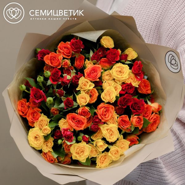 Букет из 19 кустовых роз 40 см яркий микс (Кения) в кремовой пленке