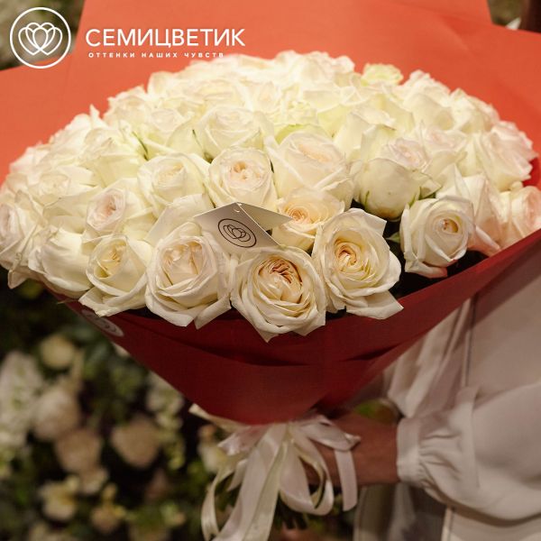 Букет из 51 белой пионовидной розы White O'Hara 40 см