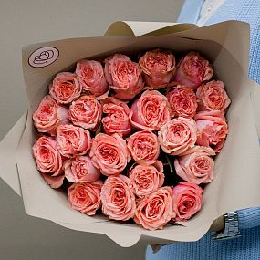 Монобукет  из 25 кораллово-розовых пионовидных роз Wild Love 40 см