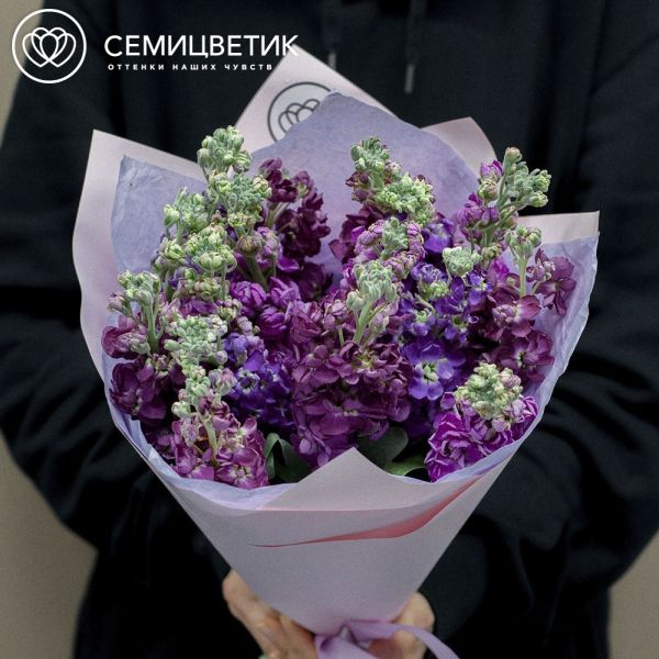 Букет из 11 махровых маттиол микс